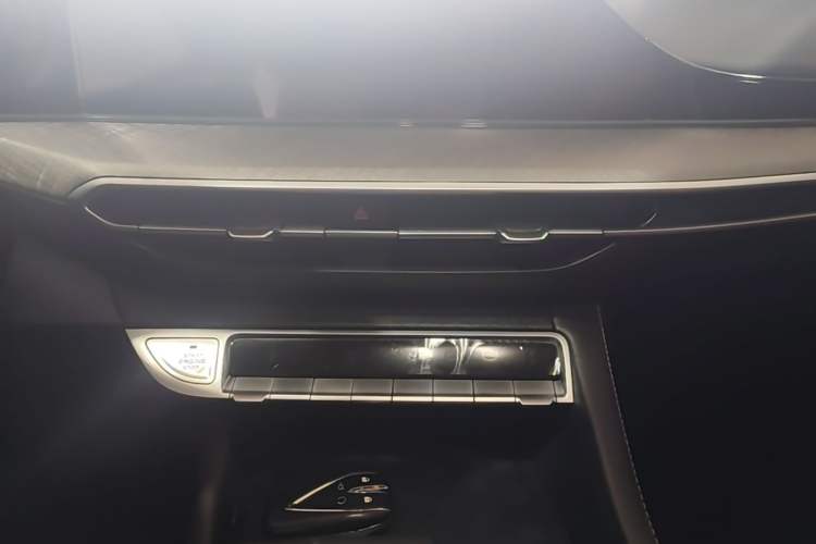 Used CHANGAN Eado 2023 Changan Edition PLUS Blue Whale NE 1.4T GDI DCT Prestige Version Audio And AC Panel