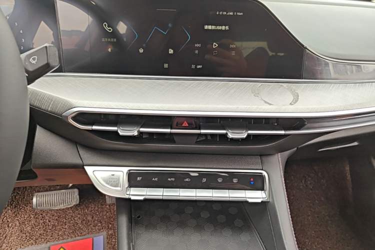 Used CHANGAN Eado 2023 Changan Edition PLUS Blue Whale NE 1.4T GDI DCT Prestige Version Audio And AC Panel