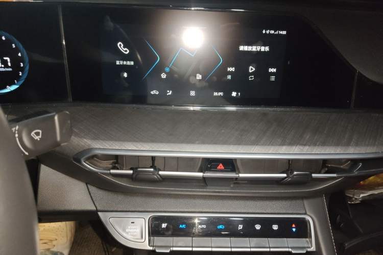 Used CHANGAN Eado 2023 Changan Edition PLUS Blue Whale NE 1.4T GDI DCT Prestige Version Audio And AC Panel