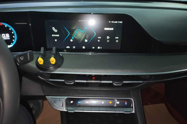 Used CHANGAN Eado 2023 Changan Edition PLUS Blue Whale NE 1.4T GDI DCT Prestige Version Audio And AC Panel