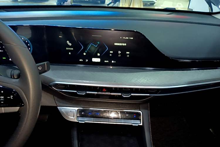 Used CHANGAN Eado 2023 Changan Edition PLUS Blue Whale NE 1.4T GDI DCT Prestige Version Audio And AC Panel