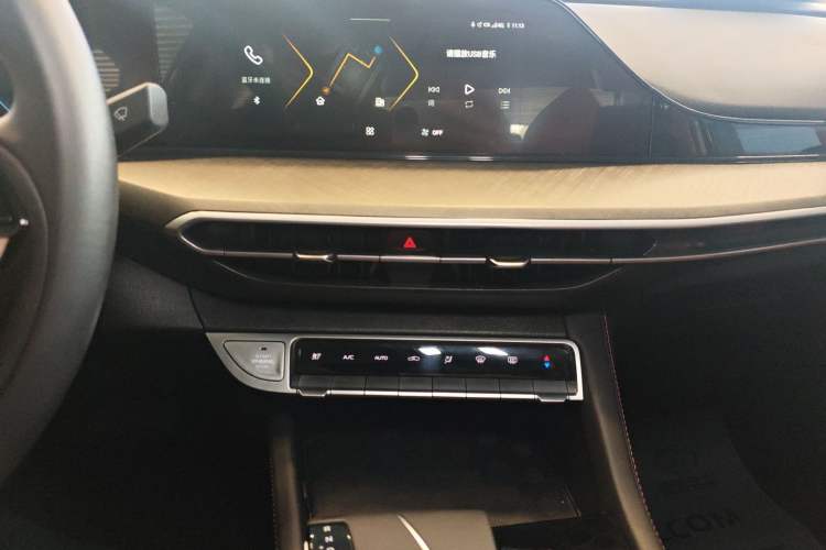 Used CHANGAN Eado 2023 Changan Edition PLUS Blue Whale NE 1.4T GDI DCT Prestige Version Audio And AC Panel
