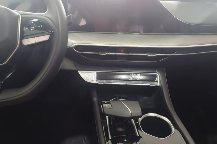 Used CHANGAN Eado 2023 Changan Edition PLUS Blue Whale NE 1.4T GDI DCT Prestige Version Center Console