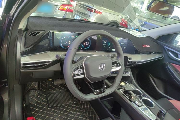 Used CHANGAN Eado 2023 Changan Edition PLUS Blue Whale NE 1.4T GDI DCT Prestige Version Center Console
