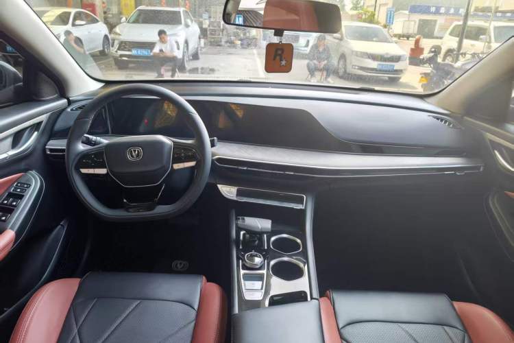 Used CHANGAN Eado 2023 Changan Edition PLUS Blue Whale NE 1.4T GDI DCT Prestige Version Center Console