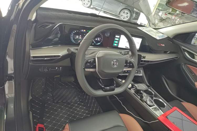 Used CHANGAN Eado 2023 Changan Edition PLUS Blue Whale NE 1.4T GDI DCT Prestige Version Center Console