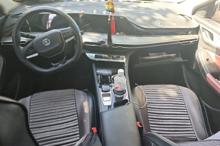 Used CHANGAN Eado 2023 Changan Edition PLUS Blue Whale NE 1.4T GDI DCT Prestige Version Center Console