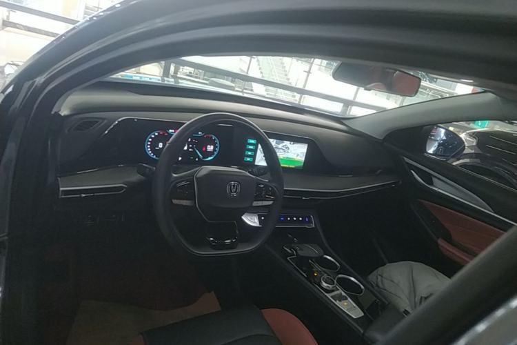 Used CHANGAN Eado 2023 Changan Edition PLUS Blue Whale NE 1.4T GDI DCT Prestige Version Center Console
