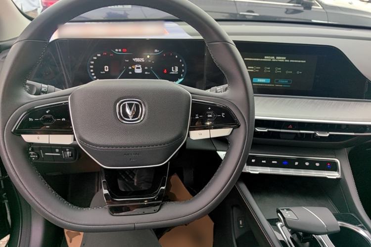 Used CHANGAN Eado 2023 Changan Edition PLUS Blue Whale NE 1.4T GDI DCT Prestige Version Center Console