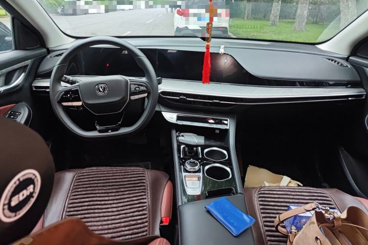 Used CHANGAN Eado 2023 Changan Edition PLUS Blue Whale NE 1.4T GDI DCT Prestige Version Center Console