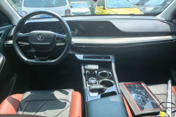 Used CHANGAN Eado 2023 Changan Edition PLUS Blue Whale NE 1.4T GDI DCT Prestige Version Center Console