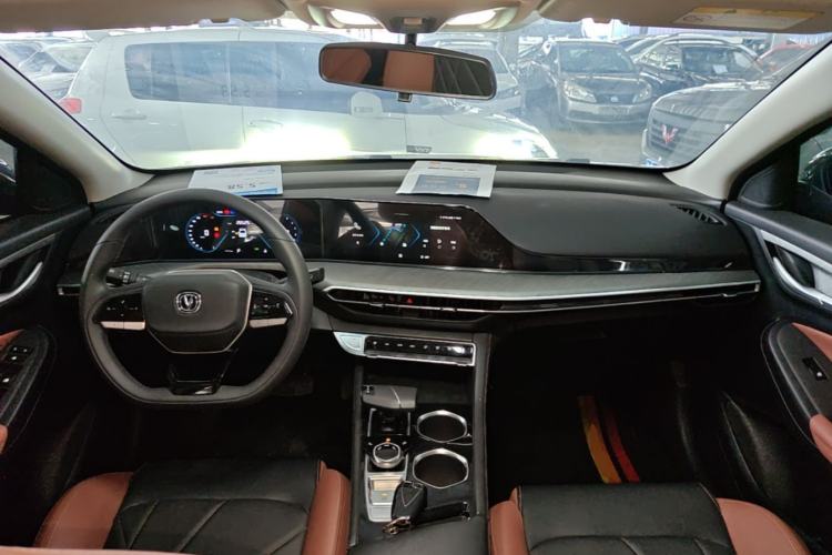 Used CHANGAN Eado 2023 Changan Edition PLUS Blue Whale NE 1.4T GDI DCT Prestige Version Center Console