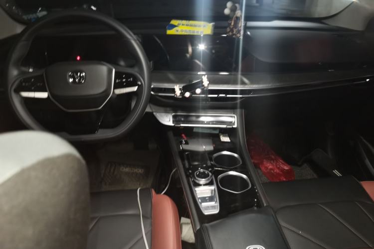 Used CHANGAN Eado 2023 Changan Edition PLUS Blue Whale NE 1.4T GDI DCT Prestige Version Center Console