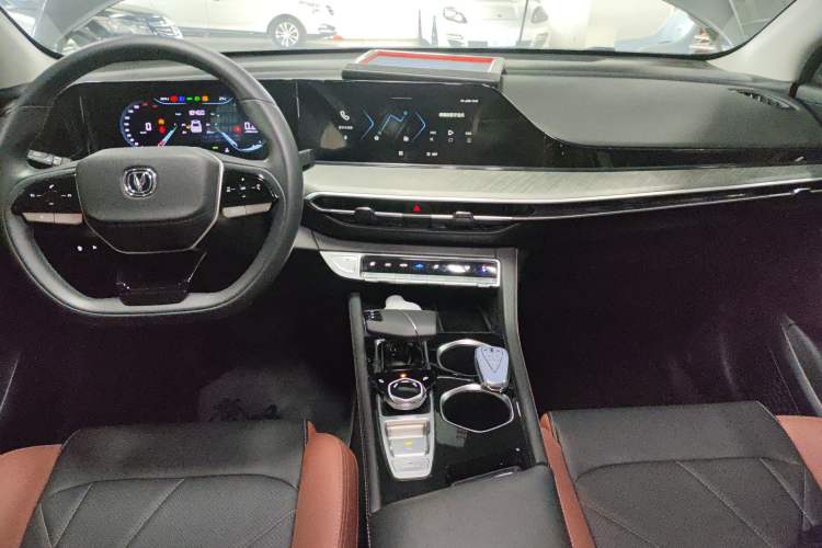 Used CHANGAN Eado 2023 Changan Edition PLUS Blue Whale NE 1.4T GDI DCT Prestige Version Center Console