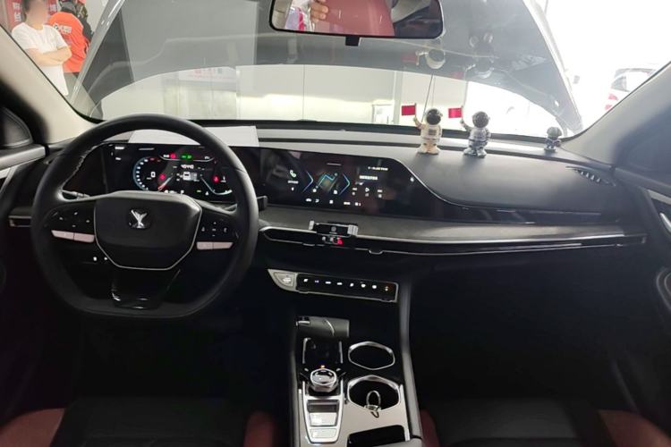 Used CHANGAN Eado 2023 Changan Edition PLUS Blue Whale NE 1.4T GDI DCT Prestige Version Center Console