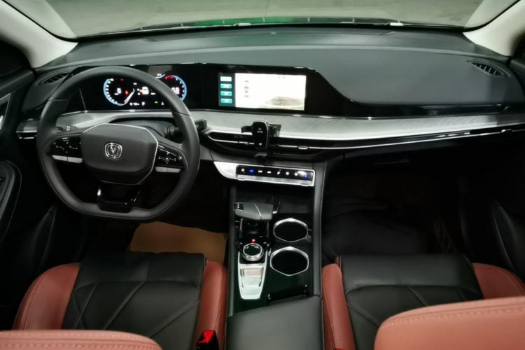 Used CHANGAN Eado 2023 Changan Edition PLUS Blue Whale NE 1.4T GDI DCT Prestige Version Center Console