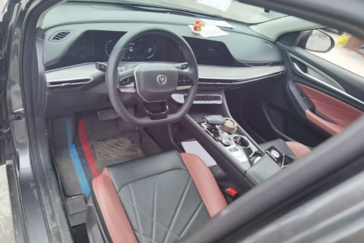 Used CHANGAN Eado 2023 Changan Edition PLUS Blue Whale NE 1.4T GDI DCT Prestige Version Center Console