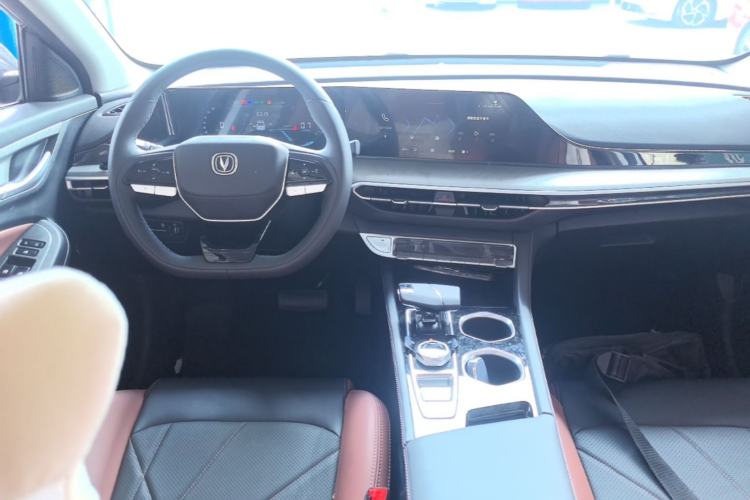 Used CHANGAN Eado 2023 Changan Edition PLUS Blue Whale NE 1.4T GDI DCT Prestige Version Center Console