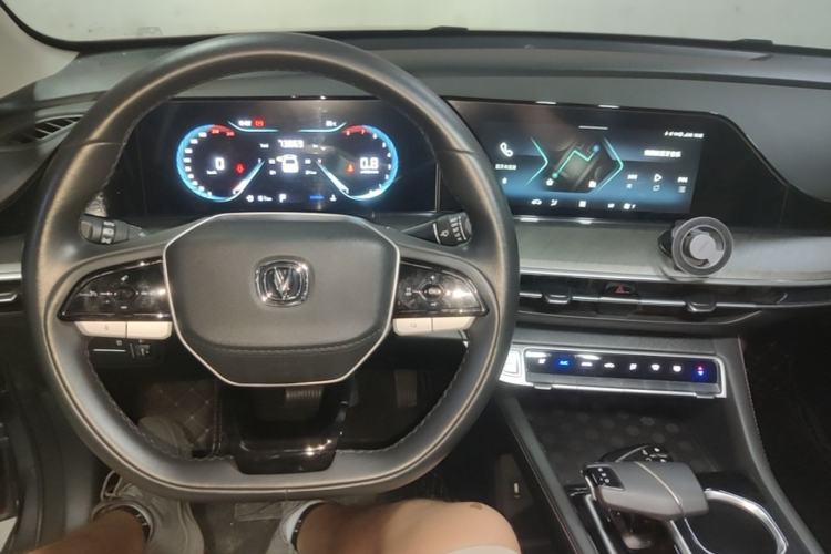 Used CHANGAN Eado 2023 Changan Edition PLUS Blue Whale NE 1.4T GDI DCT Prestige Version Center Console
