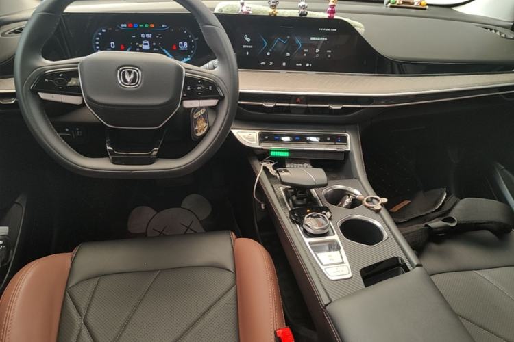 Used CHANGAN Eado 2023 Changan Edition PLUS Blue Whale NE 1.4T GDI DCT Prestige Version Center Console