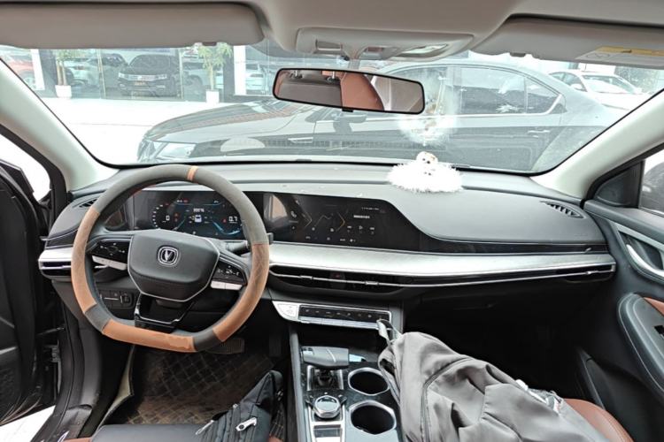 Used CHANGAN Eado 2023 Changan Edition PLUS Blue Whale NE 1.4T GDI DCT Prestige Version Center Console