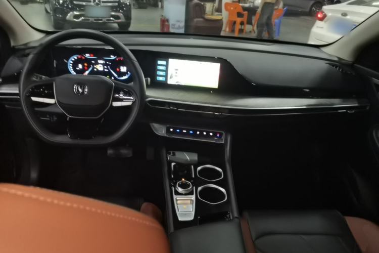 Used CHANGAN Eado 2023 Changan Edition PLUS Blue Whale NE 1.4T GDI DCT Prestige Version Center Console