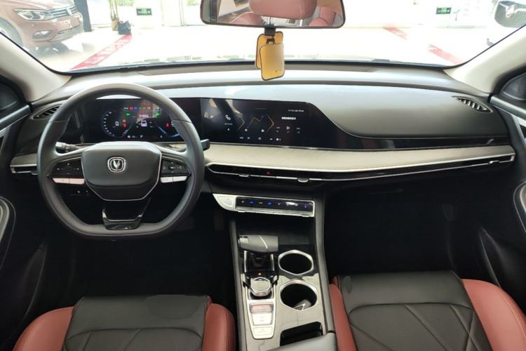 Used CHANGAN Eado 2023 Changan Edition PLUS Blue Whale NE 1.4T GDI DCT Prestige Version Center Console