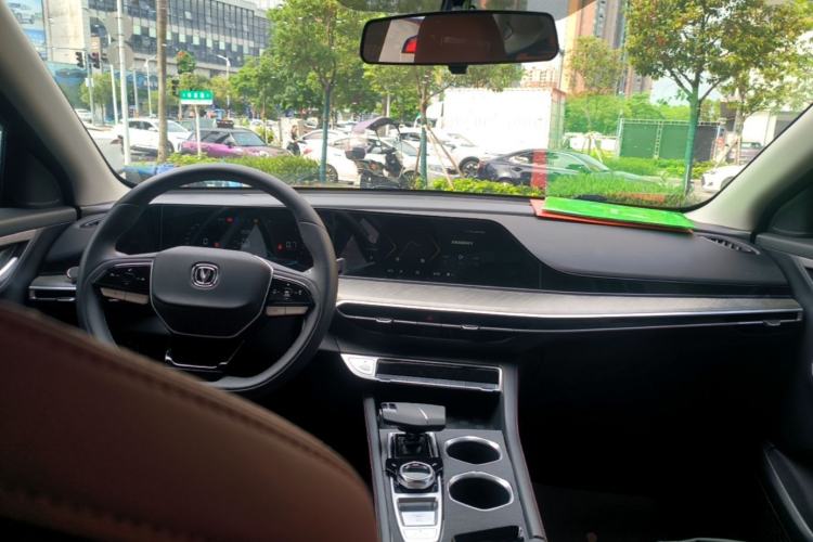 Used CHANGAN Eado 2023 Changan Edition PLUS Blue Whale NE 1.4T GDI DCT Prestige Version Center Console