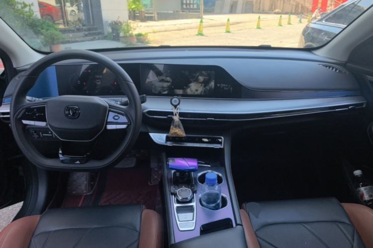 Used CHANGAN Eado 2023 Changan Edition PLUS Blue Whale NE 1.4T GDI DCT Prestige Version Center Console