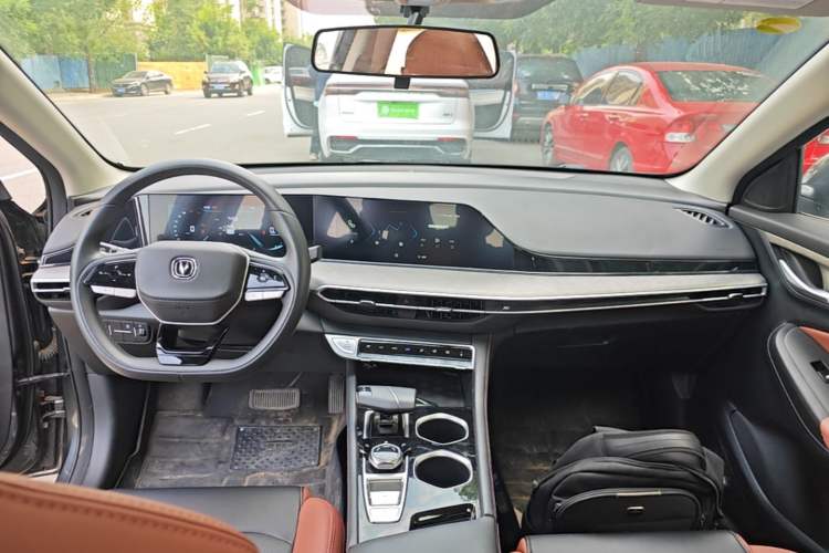 Used CHANGAN Eado 2023 Changan Edition PLUS Blue Whale NE 1.4T GDI DCT Prestige Version Center Console