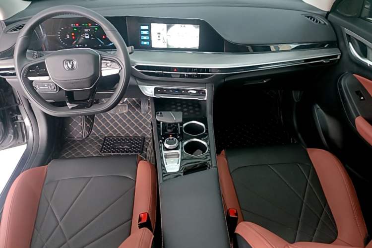 Used CHANGAN Eado 2023 Changan Edition PLUS Blue Whale NE 1.4T GDI DCT Prestige Version Center Console