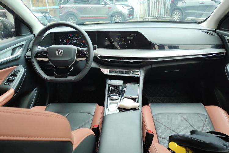 Used CHANGAN Eado 2023 Changan Edition PLUS Blue Whale NE 1.4T GDI DCT Prestige Version Center Console