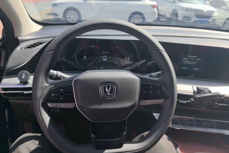 Used CHANGAN Eado 2023 Changan Edition PLUS Blue Whale NE 1.4T GDI DCT Prestige Version Center Console