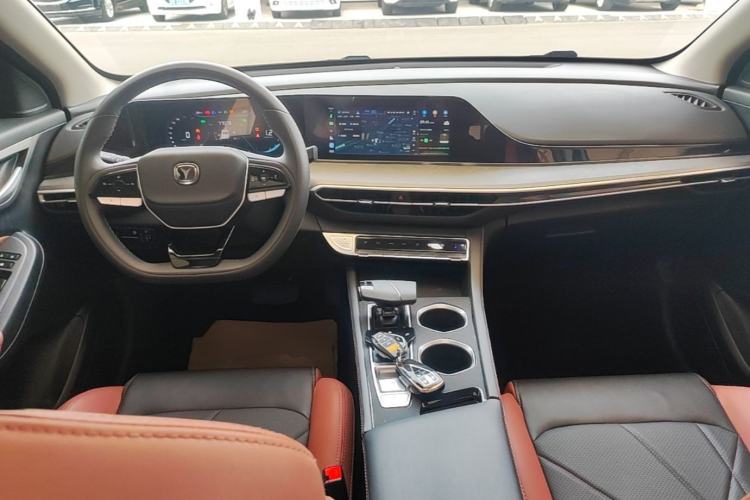 Used CHANGAN Eado 2023 Changan Edition PLUS Blue Whale NE 1.4T GDI DCT Prestige Version Center Console