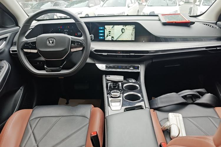 Used CHANGAN Eado 2023 Changan Edition PLUS Blue Whale NE 1.4T GDI DCT Prestige Version Center Console