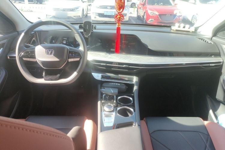 Used CHANGAN Eado 2023 Changan Edition PLUS Blue Whale NE 1.4T GDI DCT Prestige Version Center Console