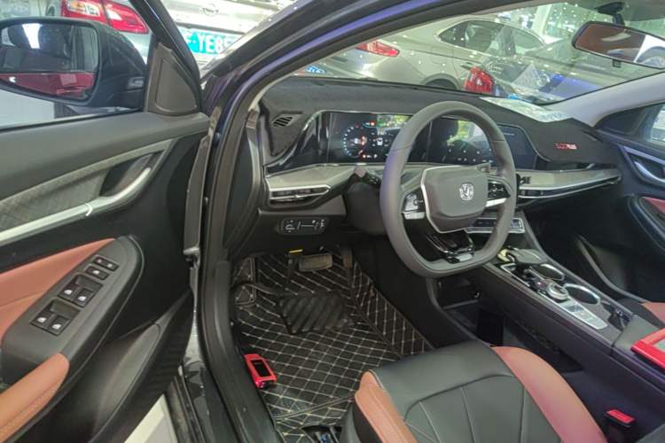Used CHANGAN Eado 2023 Changan Edition PLUS Blue Whale NE 1.4T GDI DCT Prestige Version Driver Seat
