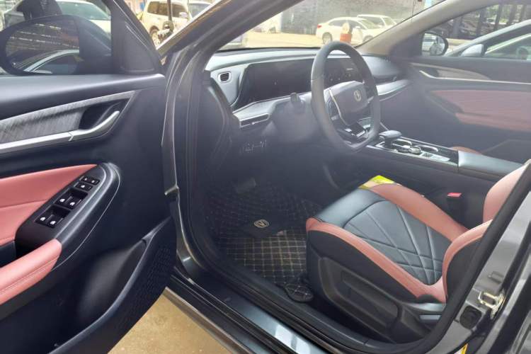 Used CHANGAN Eado 2023 Changan Edition PLUS Blue Whale NE 1.4T GDI DCT Prestige Version Driver Seat