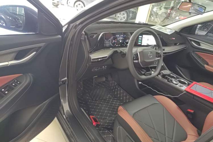 Used CHANGAN Eado 2023 Changan Edition PLUS Blue Whale NE 1.4T GDI DCT Prestige Version Driver Seat
