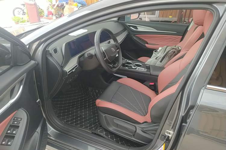 Used CHANGAN Eado 2023 Changan Edition PLUS Blue Whale NE 1.4T GDI DCT Prestige Version Driver Seat