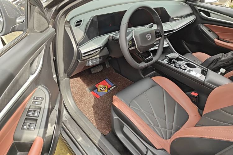 Used CHANGAN Eado 2023 Changan Edition PLUS Blue Whale NE 1.4T GDI DCT Prestige Version Driver Seat