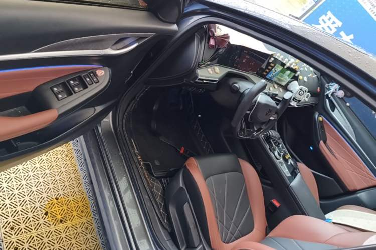 Used CHANGAN Eado 2023 Changan Edition PLUS Blue Whale NE 1.4T GDI DCT Prestige Version Driver Seat