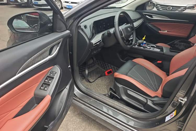 Used CHANGAN Eado 2023 Changan Edition PLUS Blue Whale NE 1.4T GDI DCT Prestige Version Driver Seat