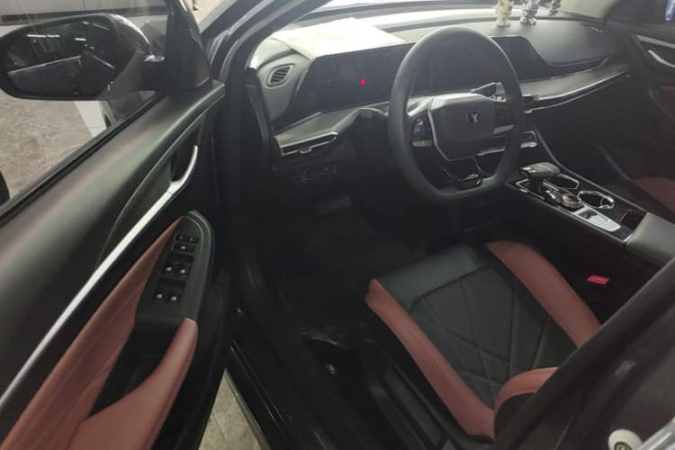 Used CHANGAN Eado 2023 Changan Edition PLUS Blue Whale NE 1.4T GDI DCT Prestige Version Driver Seat