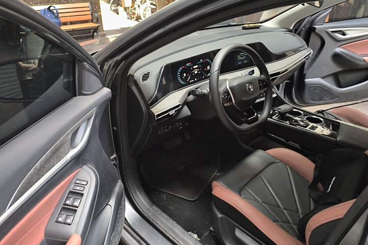 Used CHANGAN Eado 2023 Changan Edition PLUS Blue Whale NE 1.4T GDI DCT Prestige Version Driver Seat