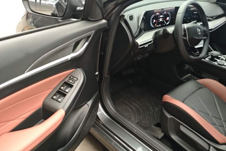 Used CHANGAN Eado 2023 Changan Edition PLUS Blue Whale NE 1.4T GDI DCT Prestige Version Driver Seat