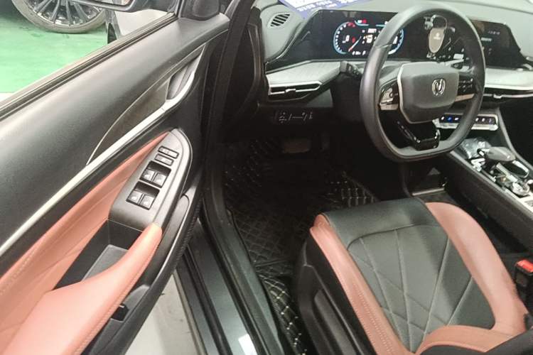 Used CHANGAN Eado 2023 Changan Edition PLUS Blue Whale NE 1.4T GDI DCT Prestige Version Driver Seat