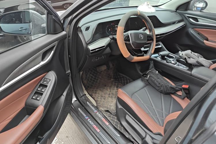 Used CHANGAN Eado 2023 Changan Edition PLUS Blue Whale NE 1.4T GDI DCT Prestige Version Driver Seat