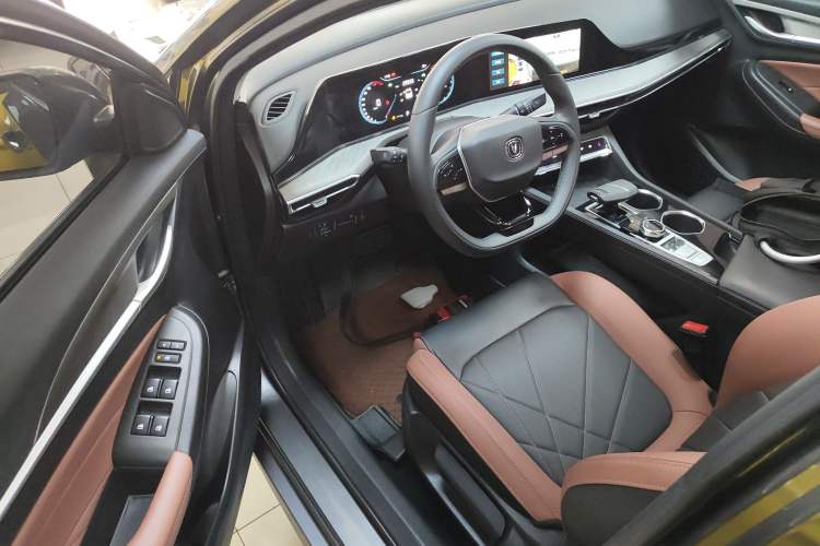 Used CHANGAN Eado 2023 Changan Edition PLUS Blue Whale NE 1.4T GDI DCT Prestige Version Driver Seat