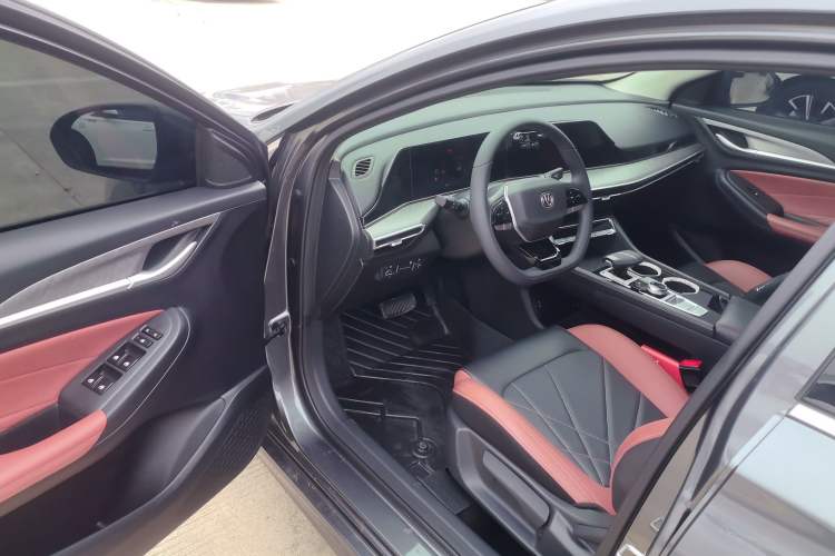 Used CHANGAN Eado 2023 Changan Edition PLUS Blue Whale NE 1.4T GDI DCT Prestige Version Driver Seat